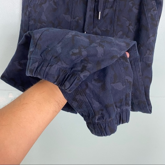 Athleta Printed Farallon Jogger Blue Camo Sz 4 - Picture 3 of 8